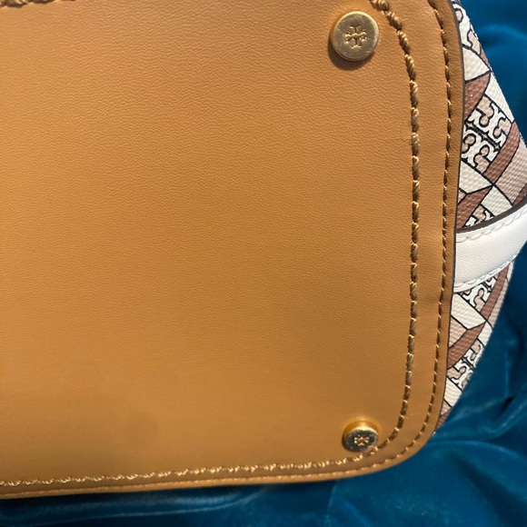 Bundle - Picture 3 of 8